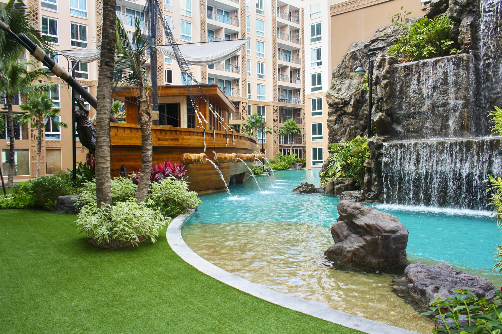 Atlantis Condo Resort Jomtien Beach Exterior foto
